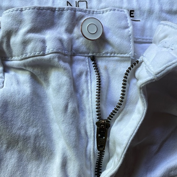 Junior’s NOBO white denim shorts - Picture 3 of 5